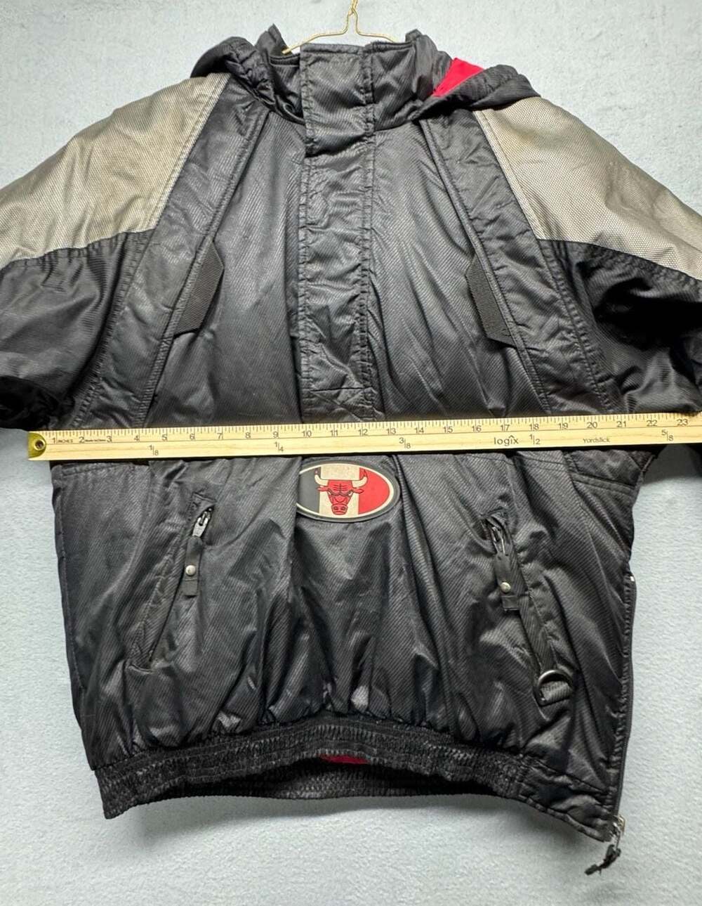 Starter Chicago Bulls Jacket Size M Vintage Pullover Hoodie